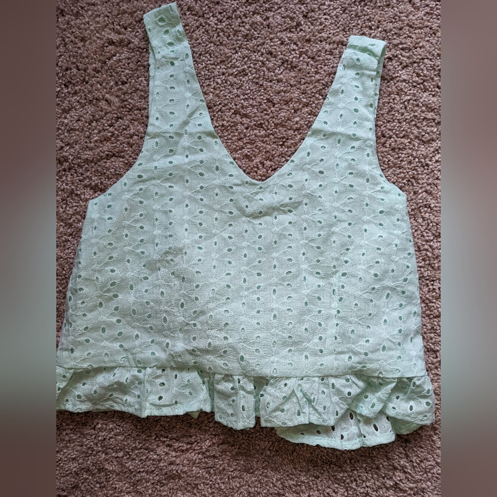 Open back cropped scallop tank top